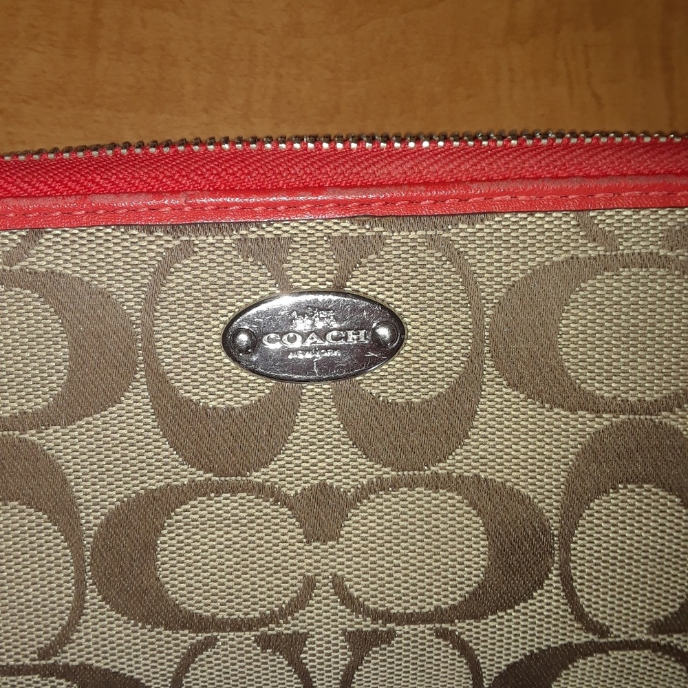 Coach wristlet - Picture 3 of 7